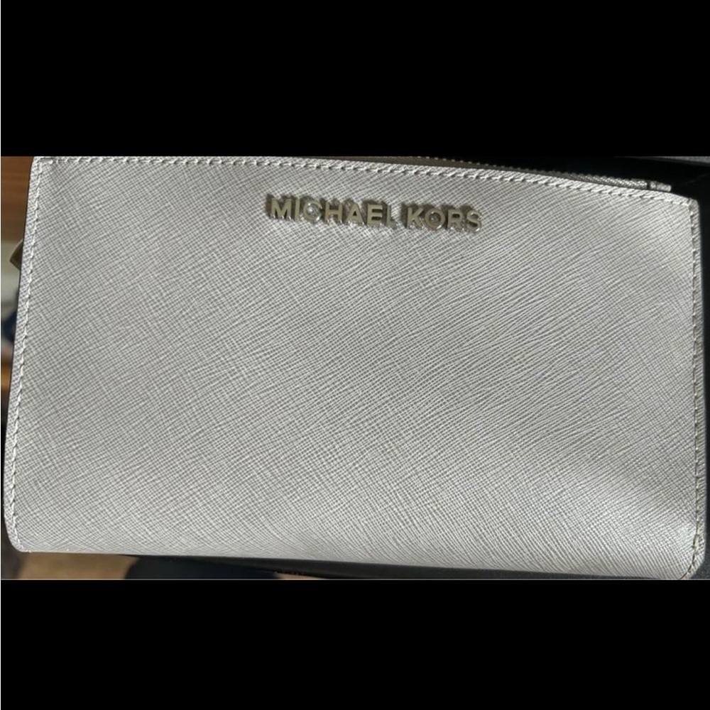 Michael Kors‘s wallet wristlet gray new